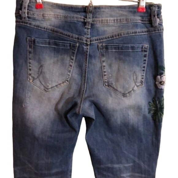 INC Embroidered Distressed Crystal Button Jeans Size 8P Medium Wash NWOT - Picture 5 of 7